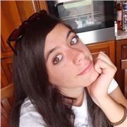 Ragazza giovane e neodiplomata pffre ripetizioni di materie umanistiche oltre che inglese francese e spagnolo per persone di tutte le età